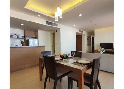 Modern 2bed Low Rise Apartment in Prime Location, Steps from BTS Ploenchit!