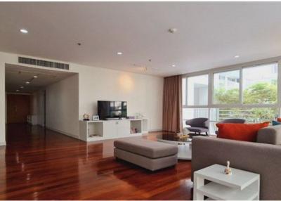 Beautiful 3 Bedroom Apartment in Ekamai with Large Balcony for Rent!