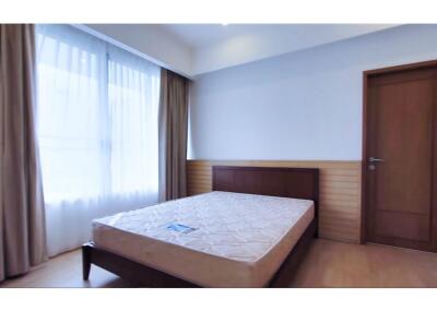 For rent spacious 3 bedrooms in low rise apartment