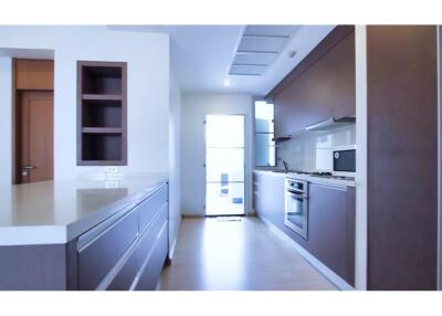 For rent spacious 3 bedrooms in low rise apartment