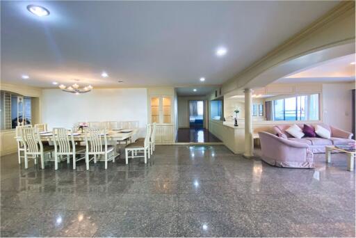 For Sale Spacious 4 bedrooms with balcony on 16 floor@Oriental Towers