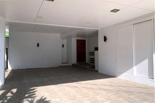 A homey house for rent with a swimming pool in Pattanakarn with great value. - 920071062-100