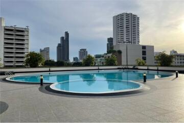 NEW PRICE !! For sale with tenant big balcony 3 bedrooms on 9 floor Moon Tower Just 600m to BTS Thonglor Station