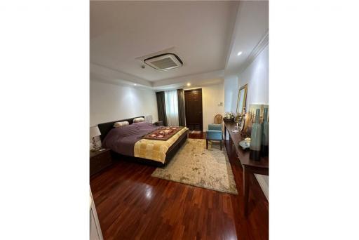 For Rent Spacious 3+1 bedrooms in Sukhumvit 23 Asoke