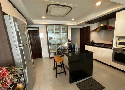 For Rent Spacious 3+1 bedrooms in Sukhumvit 23 Asoke - 920071001-10373