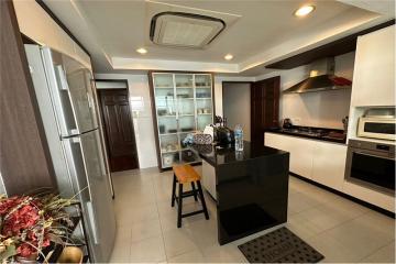 For Rent Spacious 3+1 bedrooms in Sukhumvit 23 Asoke