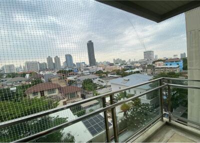 FOR RENT Pet friendly 3 bedrooms with balcony Sukhumvit 55