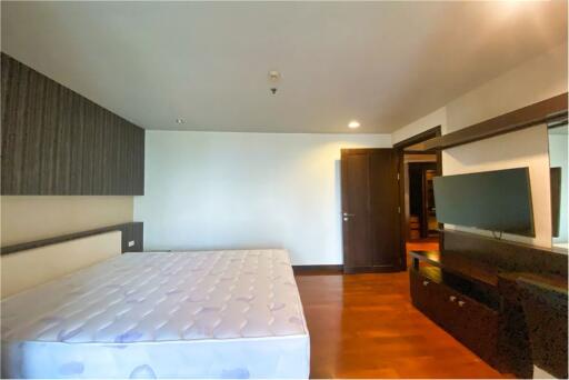 FOR RENT Pet friendly 3 bedrooms with balcony Sukhumvit 55