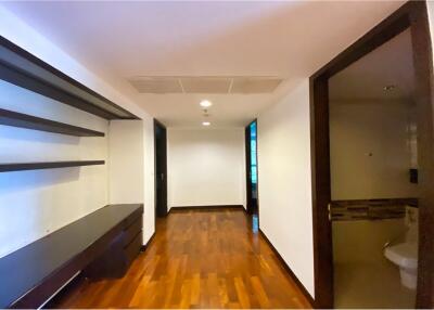 FOR RENT Pet friendly 2 bedrooms with balcony Sukhumvit 55 - 920071001-10369
