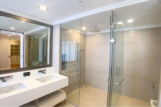 For sale with tenant townhouse with private pool in Sukhumvit 49.