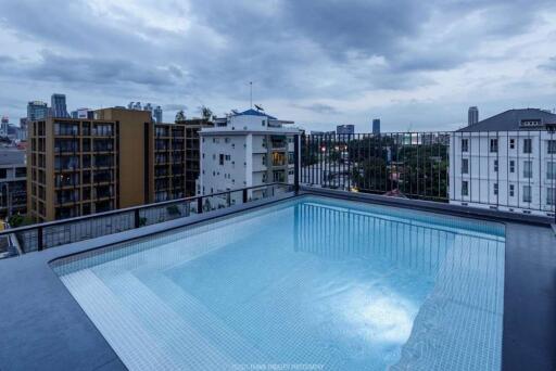 Low rise apartment with 12 mins walk to Ploen Chit BTS Station.