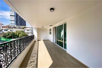 For rent brand new pet friendly 3 bedrooms with big balcony in Ekamai. - 920071001-10356