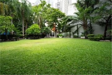 Apartment 3 Beds with Shared Garden Phromphong