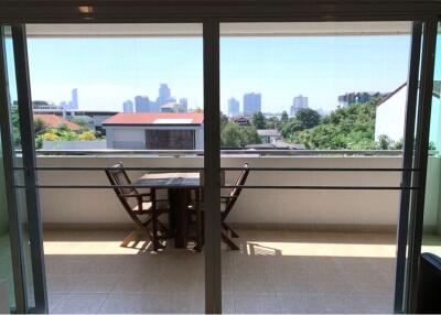 Pets-friendly and effortlessly accessible apartment to BTS Ekkamai and Sukhumvit area. - 920071062-87