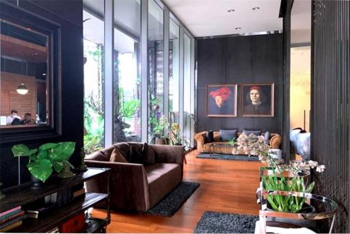 A contemporary style unit with pet-friendly on Sukhumvit 38