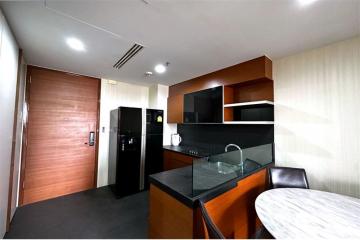 Contemporary style condominium in a tranquil and convenient area with a pet-friendly location on Sukhumvit 38.