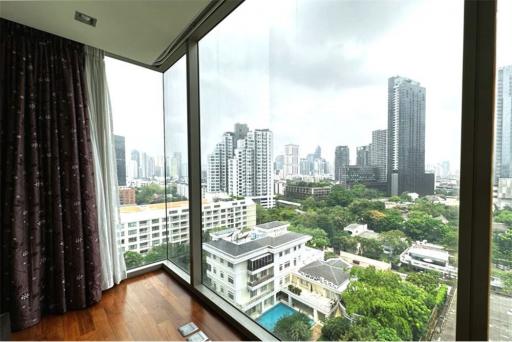 Contemporary style condominium in a tranquil and convenient area with a pet-friendly location on Sukhumvit 38. - 920071062-94