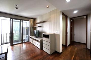 Contemporary style condominium in a tranquil and convenient area with a pet-friendly location on Sukhumvit 38.