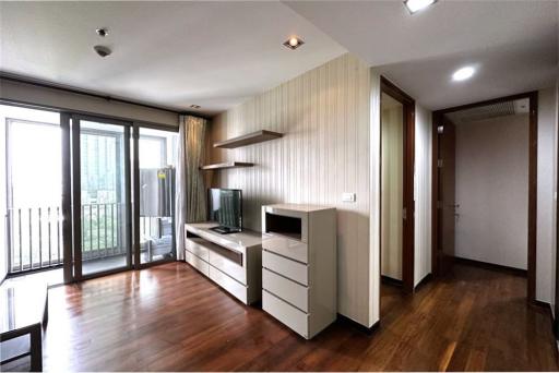 A contemporary style unit with pet-friendly on Sukhumvit 38