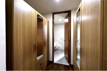 A contemporary style unit with pet-friendly on Sukhumvit 38