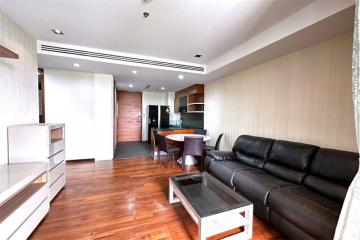 Contemporary style condominium in a tranquil and convenient area with a pet-friendly location on Sukhumvit 38.