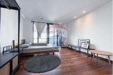 Luxurious townhouse in Sukhumvit 65, recently renovated and prime location. - 920071001-10325