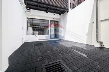 Sale with tenant townhouse in Sukhumvit 65