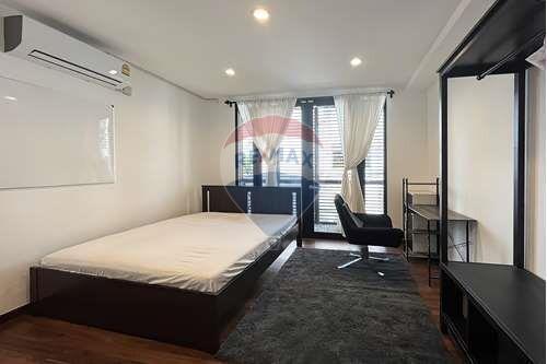 Luxurious townhouse in Sukhumvit 65, recently renovated and prime location. - 920071001-10325