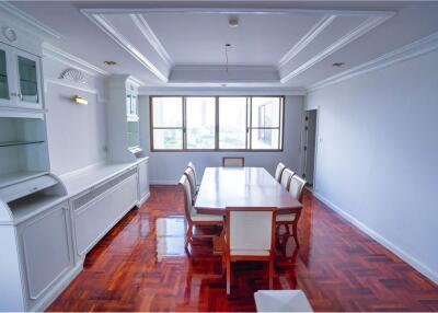 For Rent Newly renovated 3+1 berooms high floor in Sukhumvit 43