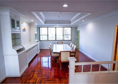 For Rent Newly renovated 3+1 berooms high floor in Sukhumvit 43