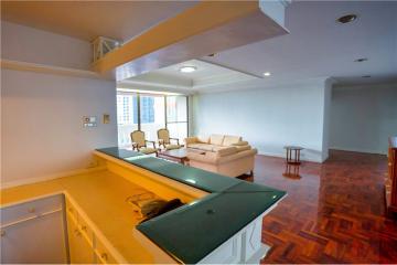 For Rent Newly renovated 3+1 berooms high floor in Sukhumvit 43