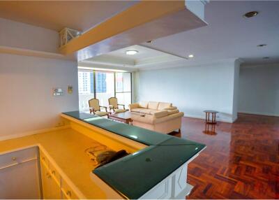 For Rent Newly renovated 3+1 berooms high floor in Sukhumvit 43 - 920071001-10310
