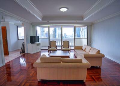 For Rent Newly renovated 3+1 berooms high floor in Sukhumvit 43 - 920071001-10310