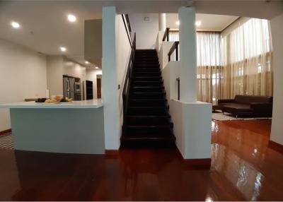For rent pet friendly house 4 bedrooms in Sukhumvit 24 just a short walk to Park - 920071001-10309