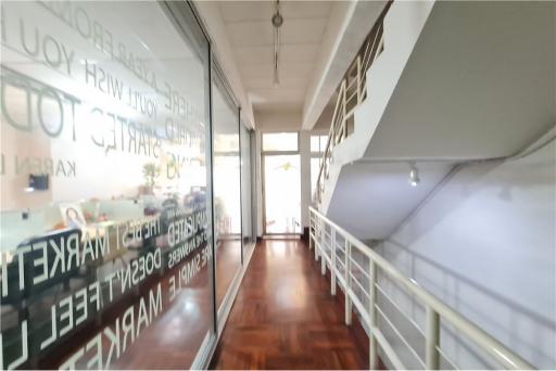 Townhome 4-Storey in Thonglor Area.