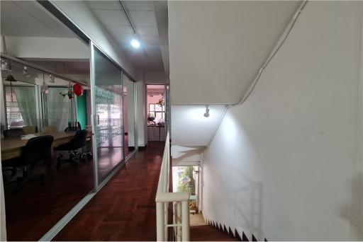 Townhome 4-Storey in Thonglor Area.