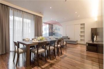 Modern brand new 3 bedrooms with balcony in luxury private apartment Sukhumvit 28