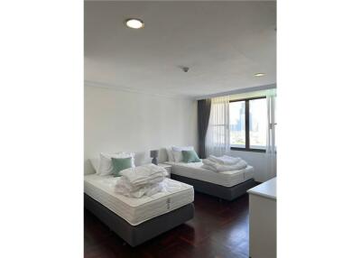 Pet friendly newly renovated 3 bedrooms with balcony in Sukhumvit 4. - 920071001-10254