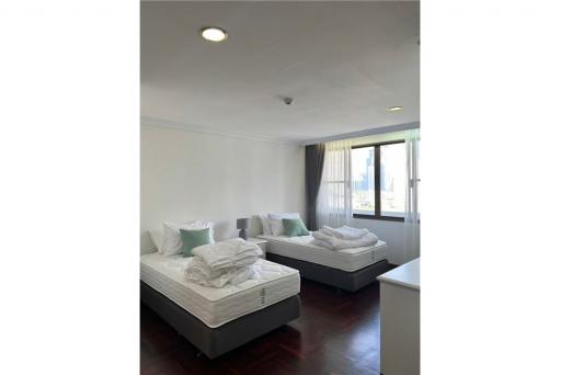 Pet friendly newly renovated 3 bedrooms with balcony in Sukhumvit 4.