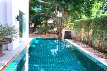 A homey house for rent with a swimming pool in Pattanakarn with great value. - 920071062-86