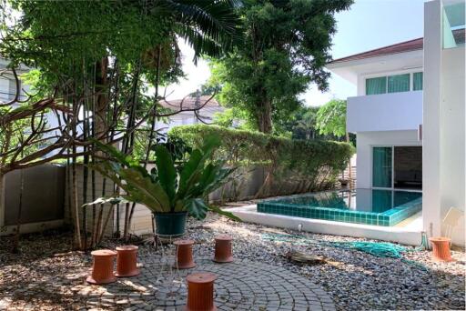 A homey house for rent with a swimming pool in Pattanakarn with great value. - 920071062-86