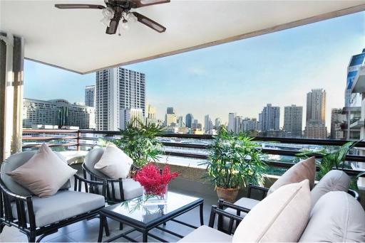 for rent,newly renovated 4+1beds,big-balcony,in Sukhumvit,BTS Nana