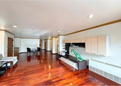 Pet friendly homey 3 bedrooms with big balcony in Soi Ruamrudee Just 800m from BTS Ploenchit - 920071001-10204