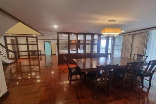 For rent Duplex 3 bedrooms 300 Sqm. high ceiling pet friendly Sukhumvit 24 BTS Phrom Phong