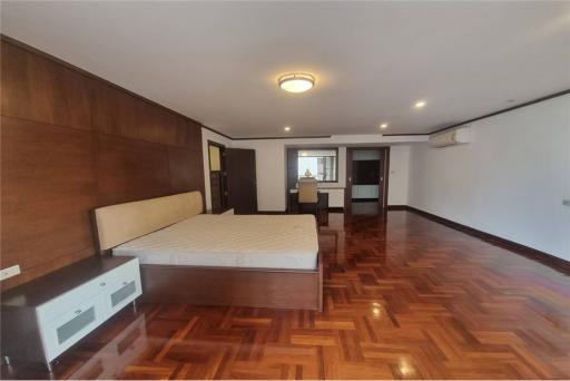 For rent Duplex 3 bedrooms 300 Sqm. high ceiling pet friendly Sukhumvit 24 BTS Phrom Phong - 920071001-10197