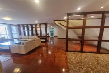 For rent Duplex 3 bedrooms 300 Sqm. high ceiling pet friendly Sukhumvit 24 BTS Phrom Phong