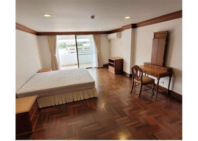 New renovated duplex 4 beds with balcony Near by Park BTS Phrom Phong