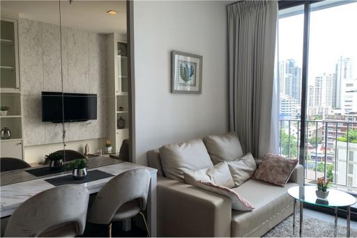 A modern with a spectacular view condominium 3 mins walk to BTS Asoke/MRT Sukhumvit.