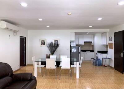 Cozy and fully furnished condominium a 4-minute walk to BTS Ekkamai.