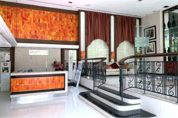 Cozy and fully furnished condominium a 4-minute walk to BTS Ekkamai.